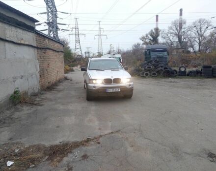 Серый БМВ Х5, объемом двигателя 3 л и пробегом 400 тыс. км за 4200 $, фото 2 на Automoto.ua