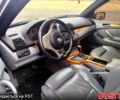 Серый БМВ Х5, объемом двигателя 3 л и пробегом 380 тыс. км за 10000 $, фото 7 на Automoto.ua