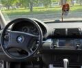 Серый БМВ Х5, объемом двигателя 3 л и пробегом 350 тыс. км за 4500 $, фото 4 на Automoto.ua
