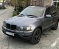 Серый БМВ Х5, объемом двигателя 3 л и пробегом 400 тыс. км за 4650 $, фото 1 на Automoto.ua