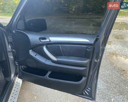 Серый БМВ Х5, объемом двигателя 2.98 л и пробегом 300 тыс. км за 8800 $, фото 13 на Automoto.ua