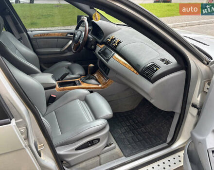 Серый БМВ Х5, объемом двигателя 3 л и пробегом 320 тыс. км за 7750 $, фото 9 на Automoto.ua