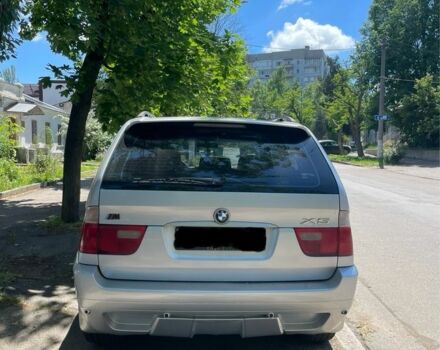 Серый БМВ Х5, объемом двигателя 3 л и пробегом 350 тыс. км за 8000 $, фото 2 на Automoto.ua