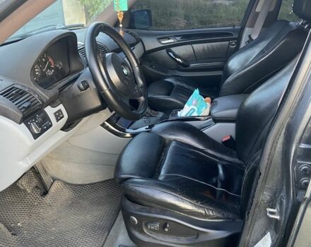 Серый БМВ Х5, объемом двигателя 3 л и пробегом 420 тыс. км за 9000 $, фото 3 на Automoto.ua