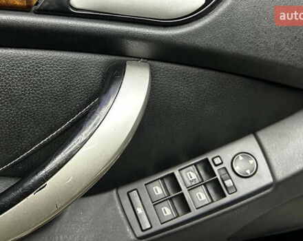 Серый БМВ Х5, объемом двигателя 4.4 л и пробегом 250 тыс. км за 10300 $, фото 9 на Automoto.ua