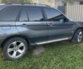 Серый БМВ Х5, объемом двигателя 3 л и пробегом 420 тыс. км за 9000 $, фото 1 на Automoto.ua