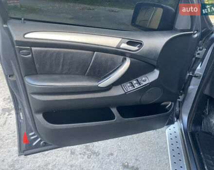 Серый БМВ Х5, объемом двигателя 2.98 л и пробегом 300 тыс. км за 8800 $, фото 16 на Automoto.ua