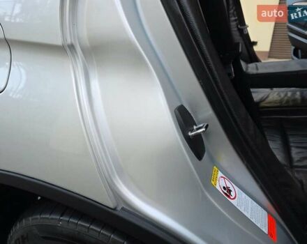 Серый БМВ Х5, объемом двигателя 3 л и пробегом 295 тыс. км за 7999 $, фото 111 на Automoto.ua