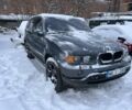 Серый БМВ Х5, объемом двигателя 3 л и пробегом 300 тыс. км за 2250 $, фото 1 на Automoto.ua