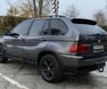 Серый БМВ Х5, объемом двигателя 3 л и пробегом 400 тыс. км за 4650 $, фото 3 на Automoto.ua