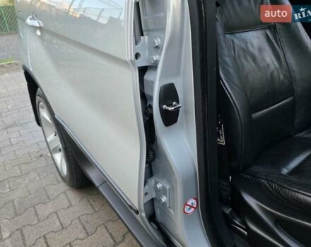Серый БМВ Х5, объемом двигателя 3 л и пробегом 295 тыс. км за 7999 $, фото 88 на Automoto.ua
