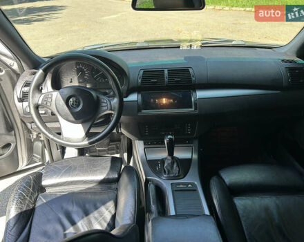 Серый БМВ Х5, объемом двигателя 3 л и пробегом 327 тыс. км за 13000 $, фото 11 на Automoto.ua