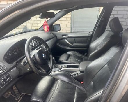 Серый БМВ Х5, объемом двигателя 3 л и пробегом 294 тыс. км за 6000 $, фото 2 на Automoto.ua