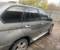 Серый БМВ Х5, объемом двигателя 3 л и пробегом 294 тыс. км за 6000 $, фото 3 на Automoto.ua