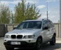 Серый БМВ Х5, объемом двигателя 3 л и пробегом 300 тыс. км за 5100 $, фото 1 на Automoto.ua