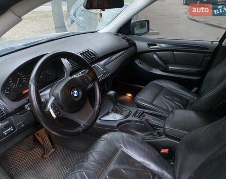 Серый БМВ Х5, объемом двигателя 3 л и пробегом 400 тыс. км за 8000 $, фото 2 на Automoto.ua