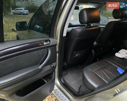 Серый БМВ Х5, объемом двигателя 3 л и пробегом 400 тыс. км за 8000 $, фото 3 на Automoto.ua