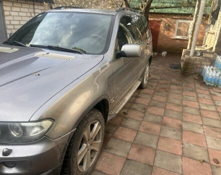 Серый БМВ Х5, объемом двигателя 3 л и пробегом 294 тыс. км за 6000 $, фото 1 на Automoto.ua