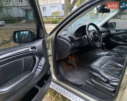 Серый БМВ Х5, объемом двигателя 3 л и пробегом 400 тыс. км за 8000 $, фото 1 на Automoto.ua