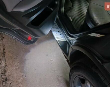 Серый БМВ Х5, объемом двигателя 3 л и пробегом 260 тыс. км за 12000 $, фото 2 на Automoto.ua