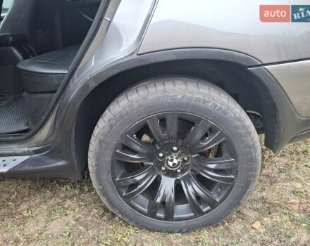 Серый БМВ Х5, объемом двигателя 3 л и пробегом 330 тыс. км за 11400 $, фото 9 на Automoto.ua