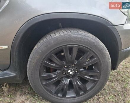 Серый БМВ Х5, объемом двигателя 3 л и пробегом 330 тыс. км за 11400 $, фото 23 на Automoto.ua