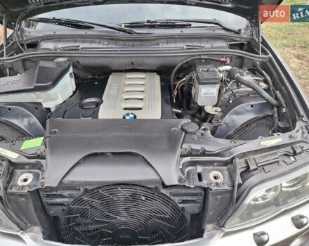 Серый БМВ Х5, объемом двигателя 3 л и пробегом 330 тыс. км за 11400 $, фото 11 на Automoto.ua