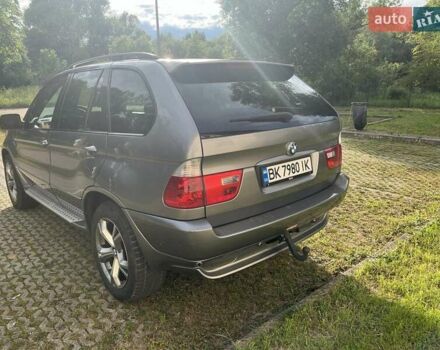 Серый БМВ Х5, объемом двигателя 3 л и пробегом 334 тыс. км за 12500 $, фото 2 на Automoto.ua