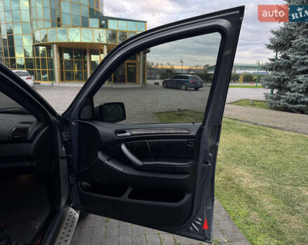 Серый БМВ Х5, объемом двигателя 3 л и пробегом 391 тыс. км за 11700 $, фото 26 на Automoto.ua