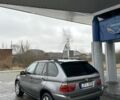 Серый БМВ Х5, объемом двигателя 3 л и пробегом 300 тыс. км за 6200 $, фото 2 на Automoto.ua