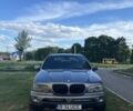 Серый БМВ Х5, объемом двигателя 3 л и пробегом 384 тыс. км за 6000 $, фото 1 на Automoto.ua