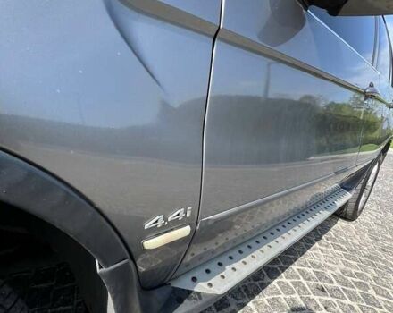 Серый БМВ Х5, объемом двигателя 4.4 л и пробегом 345 тыс. км за 13000 $, фото 12 на Automoto.ua