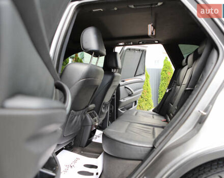 Серый БМВ Х5, объемом двигателя 3 л и пробегом 290 тыс. км за 16500 $, фото 56 на Automoto.ua