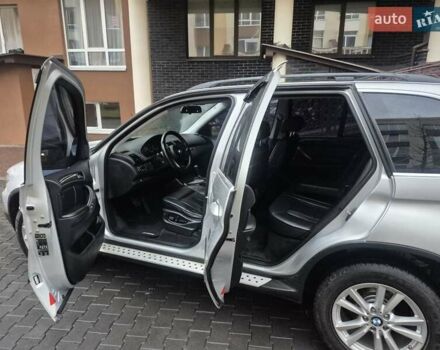 Серый БМВ Х5, объемом двигателя 4.4 л и пробегом 301 тыс. км за 9500 $, фото 22 на Automoto.ua