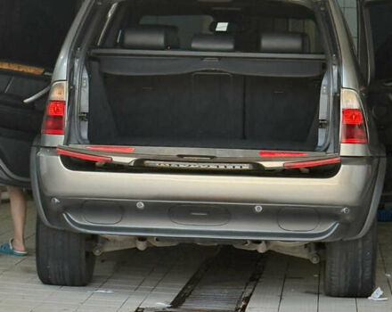 Серый БМВ Х5, объемом двигателя 3 л и пробегом 343 тыс. км за 13300 $, фото 16 на Automoto.ua