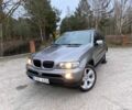Серый БМВ Х5, объемом двигателя 3 л и пробегом 350 тыс. км за 6000 $, фото 1 на Automoto.ua