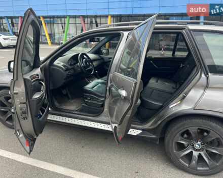 Серый БМВ Х5, объемом двигателя 4.8 л и пробегом 143 тыс. км за 18000 $, фото 7 на Automoto.ua