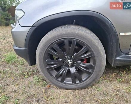 Серый БМВ Х5, объемом двигателя 3 л и пробегом 330 тыс. км за 11400 $, фото 19 на Automoto.ua