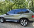 Серый БМВ Х5, объемом двигателя 3 л и пробегом 273 тыс. км за 12000 $, фото 1 на Automoto.ua