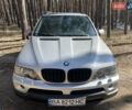 Серый БМВ Х5, объемом двигателя 3 л и пробегом 375 тыс. км за 10500 $, фото 1 на Automoto.ua