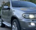Серый БМВ Х5, объемом двигателя 3 л и пробегом 320 тыс. км за 6800 $, фото 3 на Automoto.ua