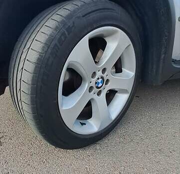 Серый БМВ Х5, объемом двигателя 3 л и пробегом 400 тыс. км за 11800 $, фото 20 на Automoto.ua