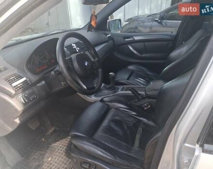 Серый БМВ Х5, объемом двигателя 3 л и пробегом 252 тыс. км за 12800 $, фото 13 на Automoto.ua