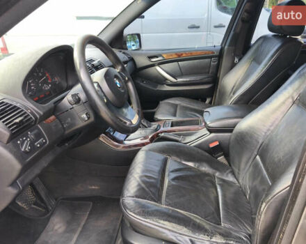 Серый БМВ Х5, объемом двигателя 3 л и пробегом 592 тыс. км за 10500 $, фото 4 на Automoto.ua