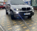 Серый БМВ Х5, объемом двигателя 3 л и пробегом 378 тыс. км за 16000 $, фото 5 на Automoto.ua