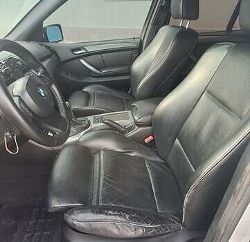 Серый БМВ Х5, объемом двигателя 3 л и пробегом 400 тыс. км за 11800 $, фото 1 на Automoto.ua