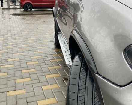 Серый БМВ Х5, объемом двигателя 3 л и пробегом 378 тыс. км за 16000 $, фото 49 на Automoto.ua