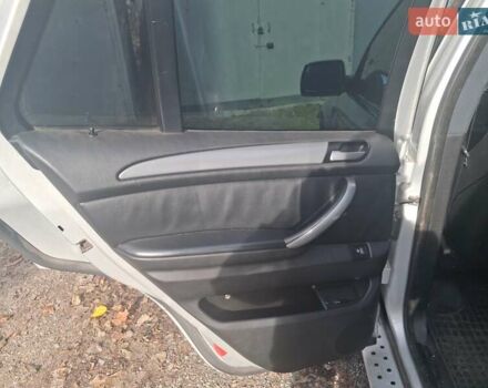 Серый БМВ Х5, объемом двигателя 3 л и пробегом 252 тыс. км за 12800 $, фото 10 на Automoto.ua