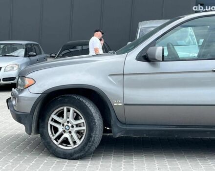 Серый БМВ Х5, объемом двигателя 3 л и пробегом 378 тыс. км за 12690 $, фото 40 на Automoto.ua
