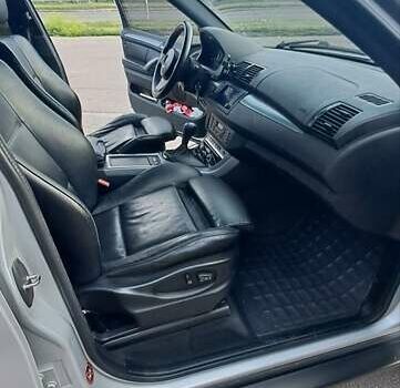 Серый БМВ Х5, объемом двигателя 3 л и пробегом 400 тыс. км за 11800 $, фото 12 на Automoto.ua